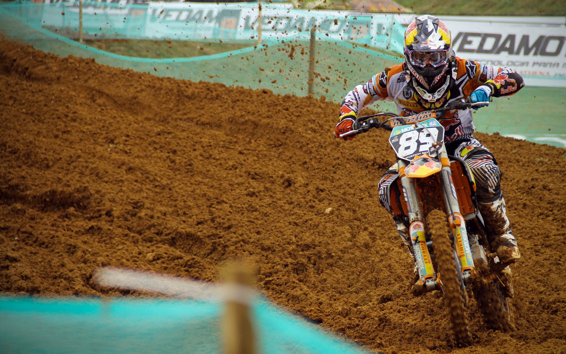 “武汉马拉松：耐力与决心的极限挑战”